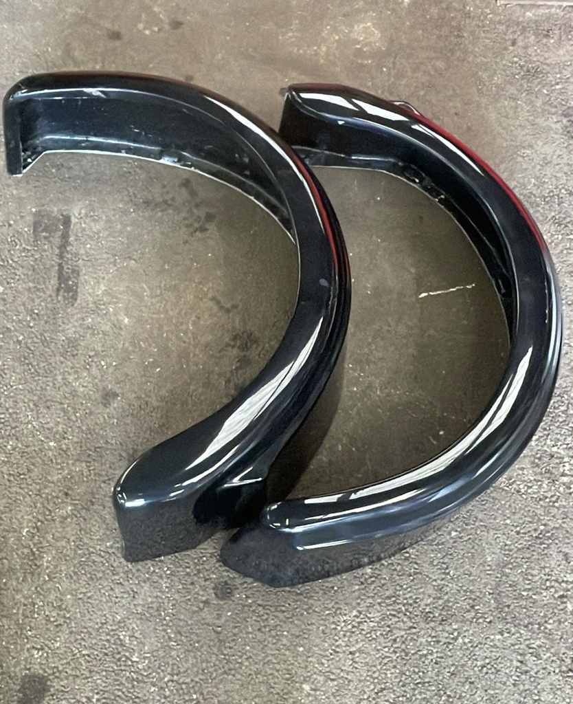 Black ZK Rear Arches RH/LH (GRP) (Clearance)